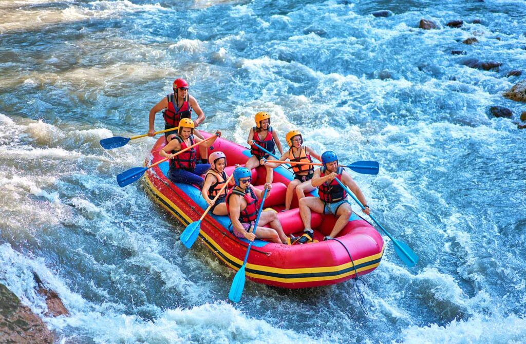 Family rafting activity on Tara River